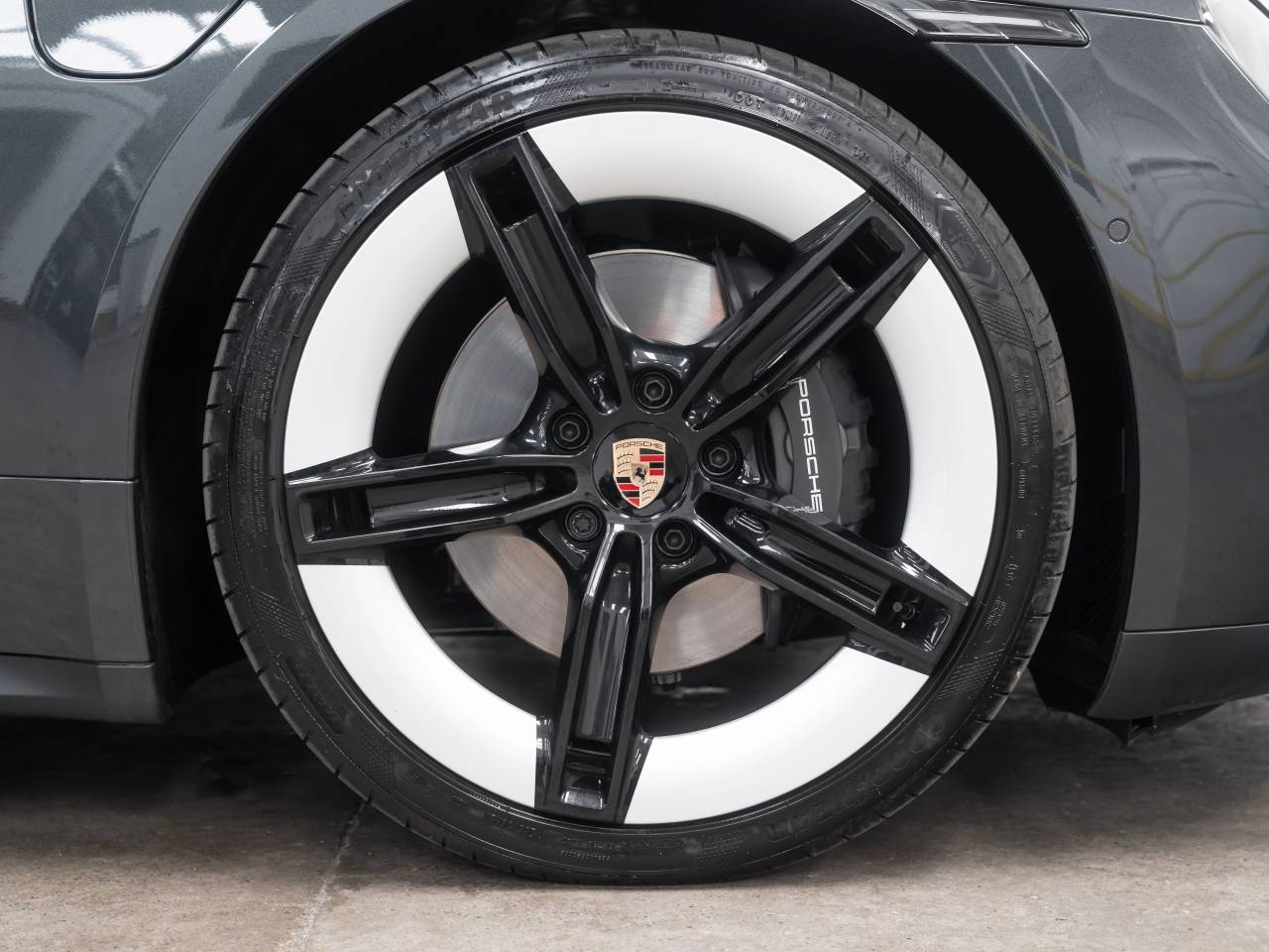 Taycan BASE (1) image 06