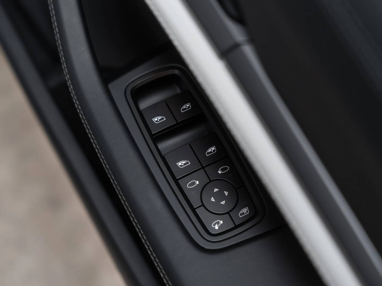 Taycan BASE (1) image 24