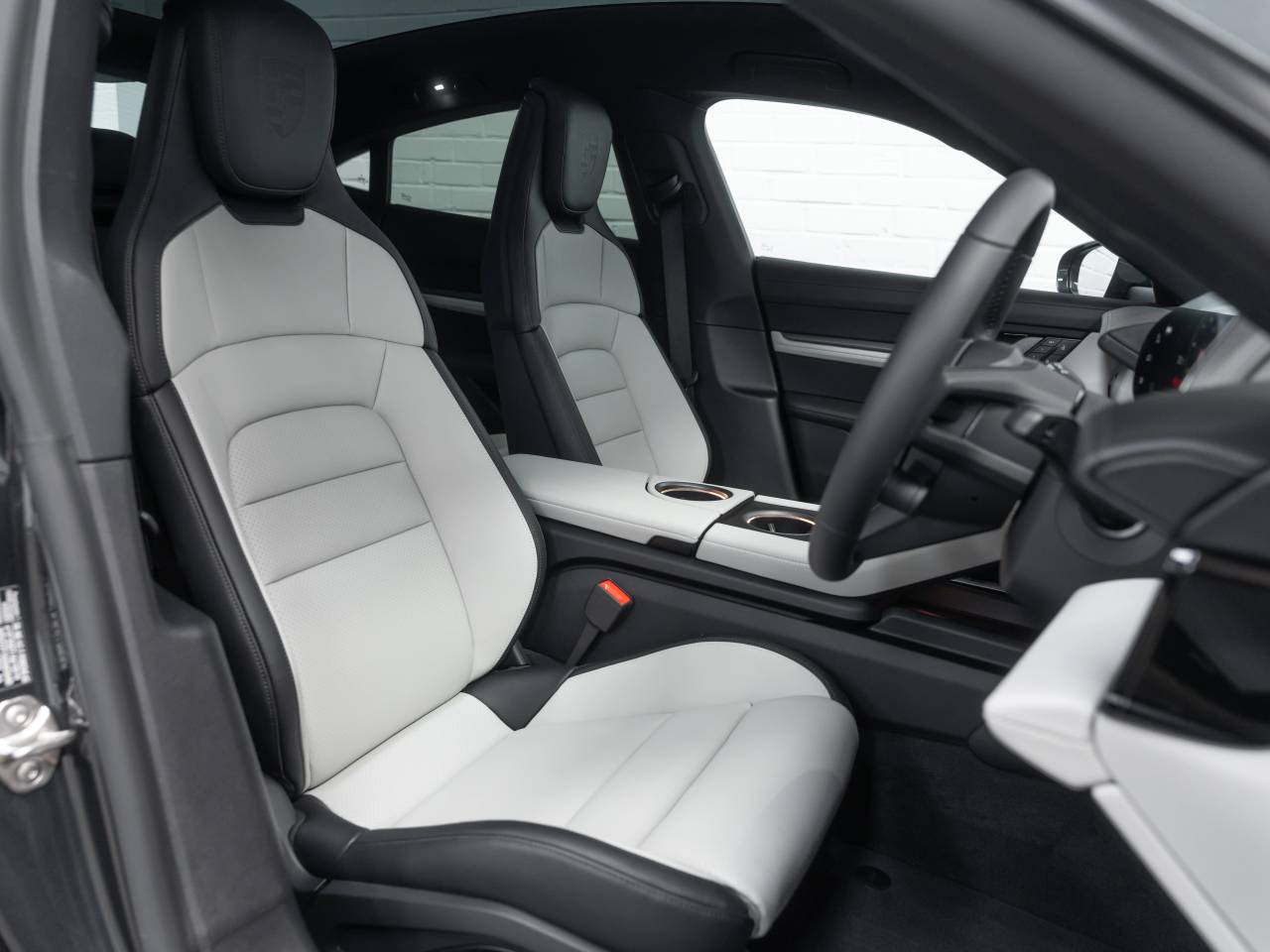 Taycan BASE (1) image 05