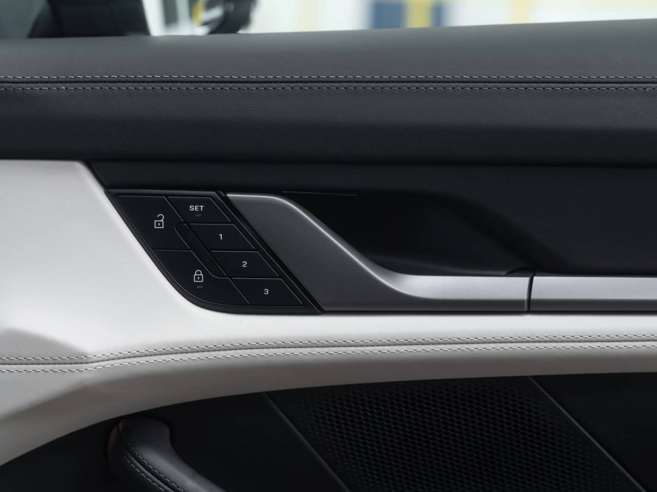 Taycan BASE (1) image 23