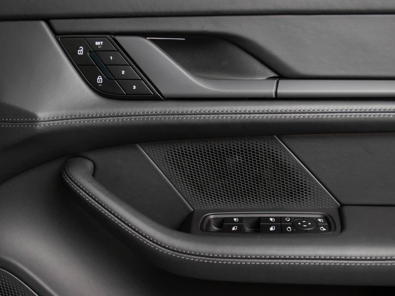 Taycan 4S CROSS TURISMO (4) image 30