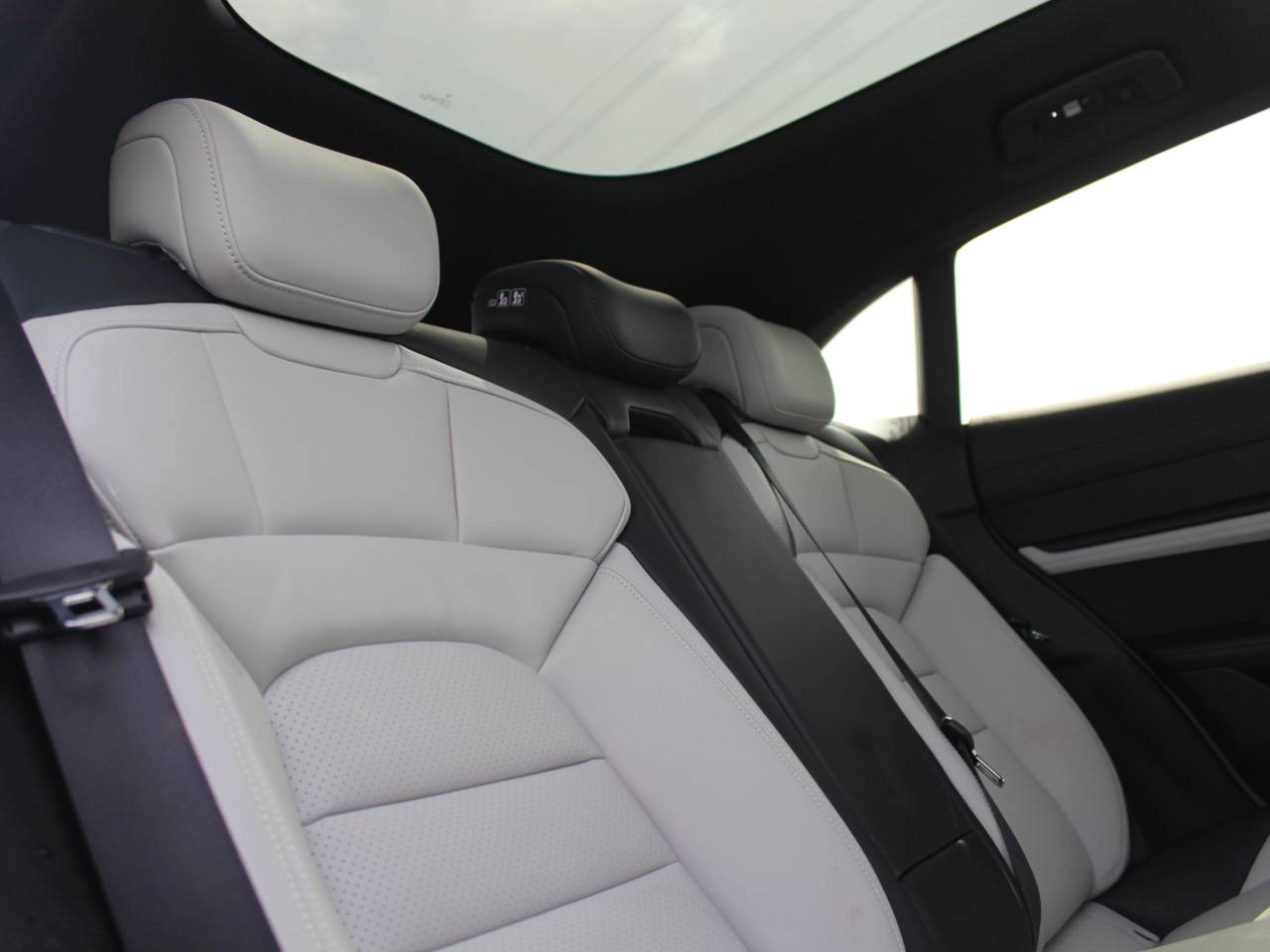 Taycan 4S CROSS TURISMO (10) image 30