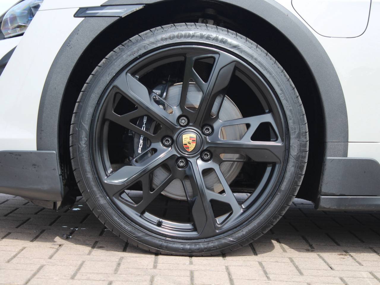 Taycan 4S CROSS TURISMO (10) image 06