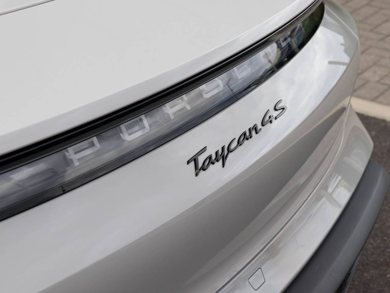 Taycan 4S (79KWH) (13) image 32