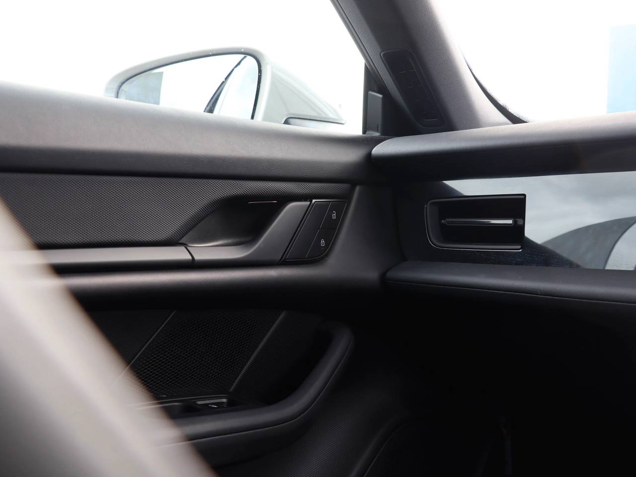 Taycan 4S (79KWH) (13) image 30