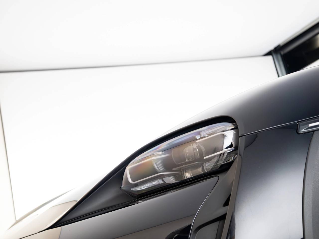 Taycan 4S CROSS TURISMO (28) image 17