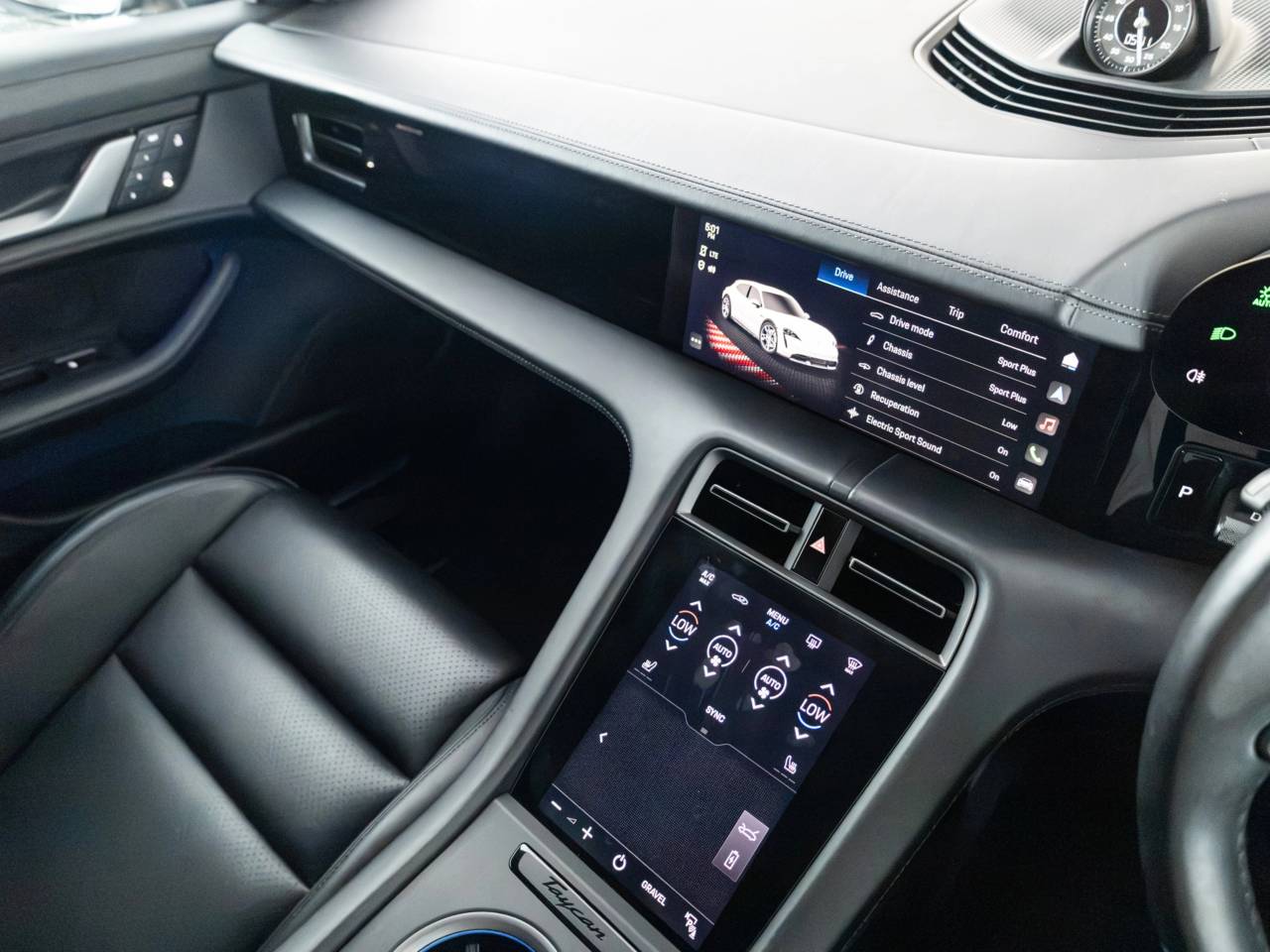 Taycan 4S CROSS TURISMO (28) image 31