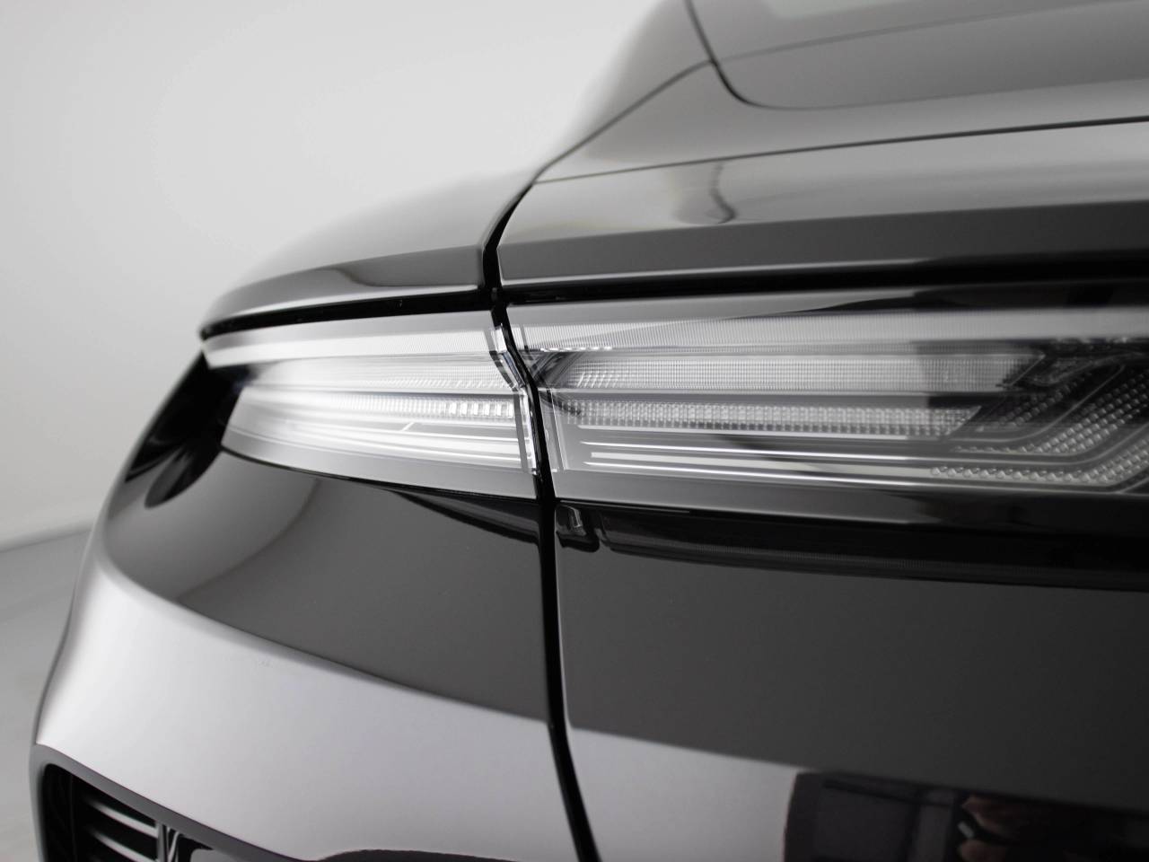 Taycan TURBO S image 36