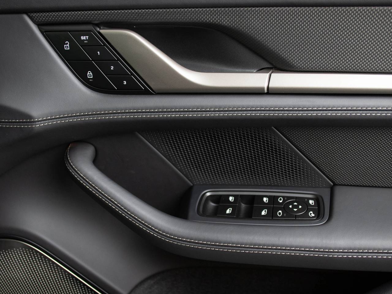 Taycan TURBO S image 38