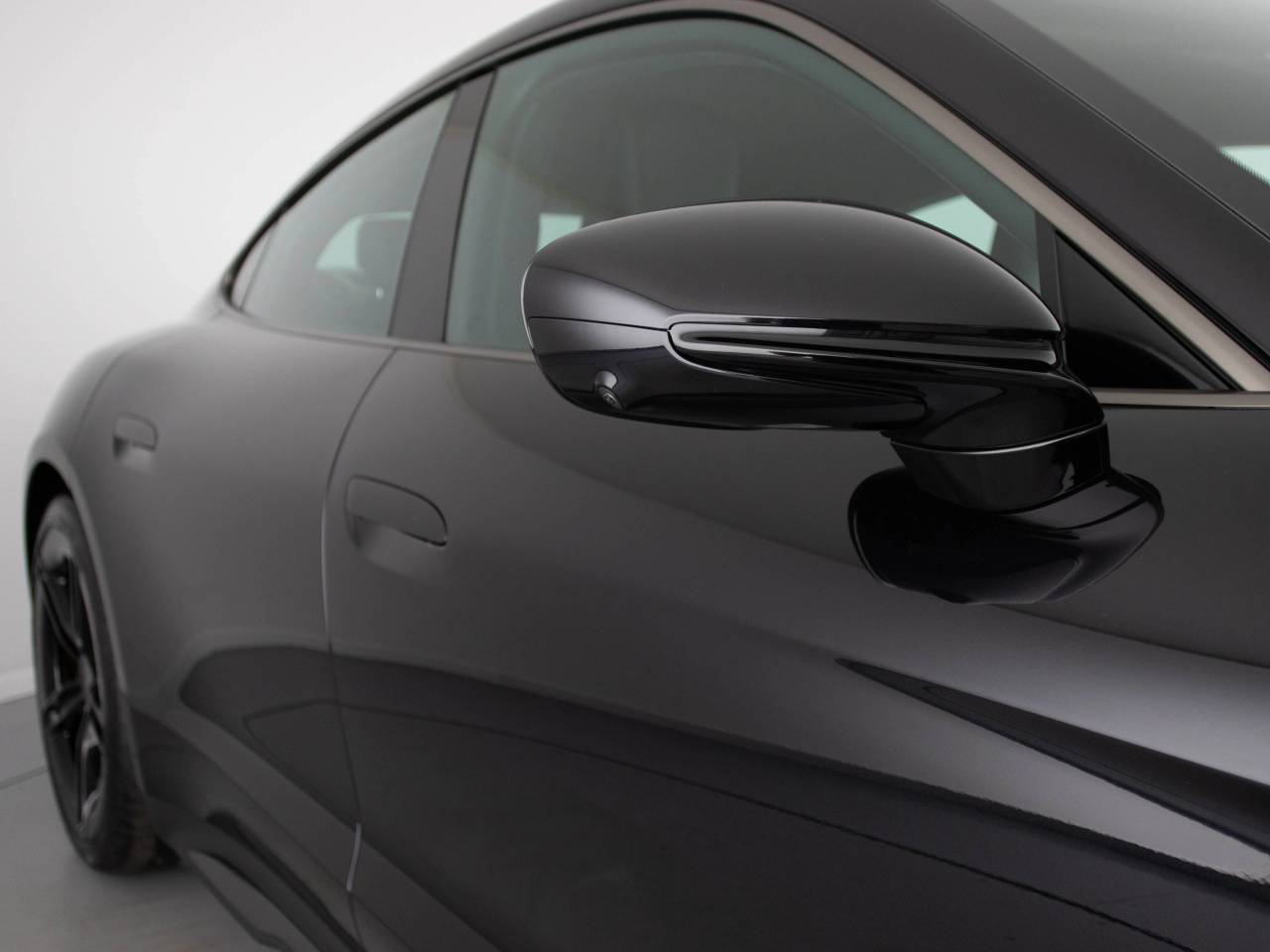 Taycan TURBO S image 34