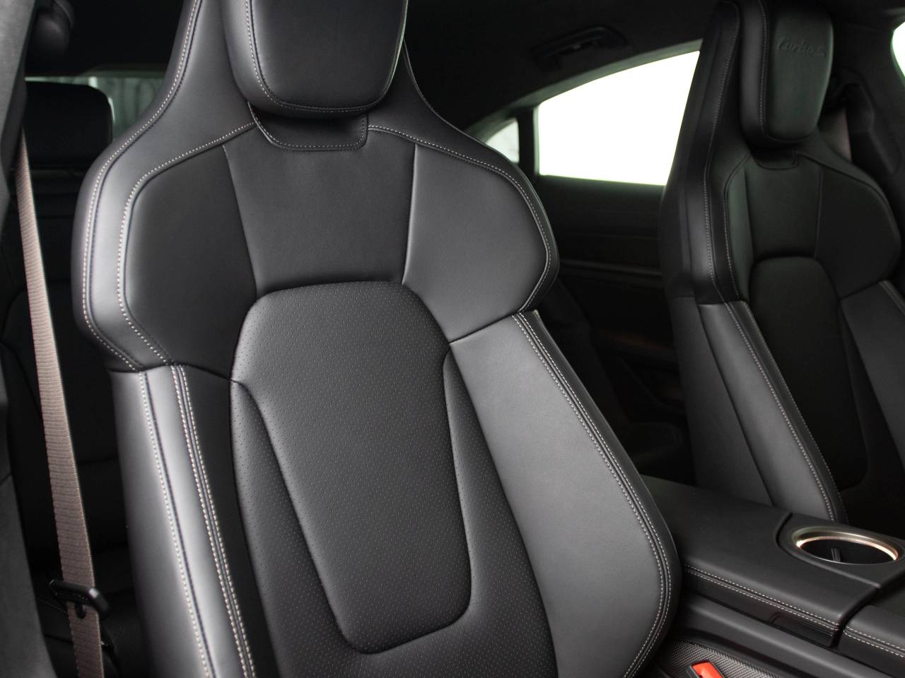 Taycan TURBO S image 08