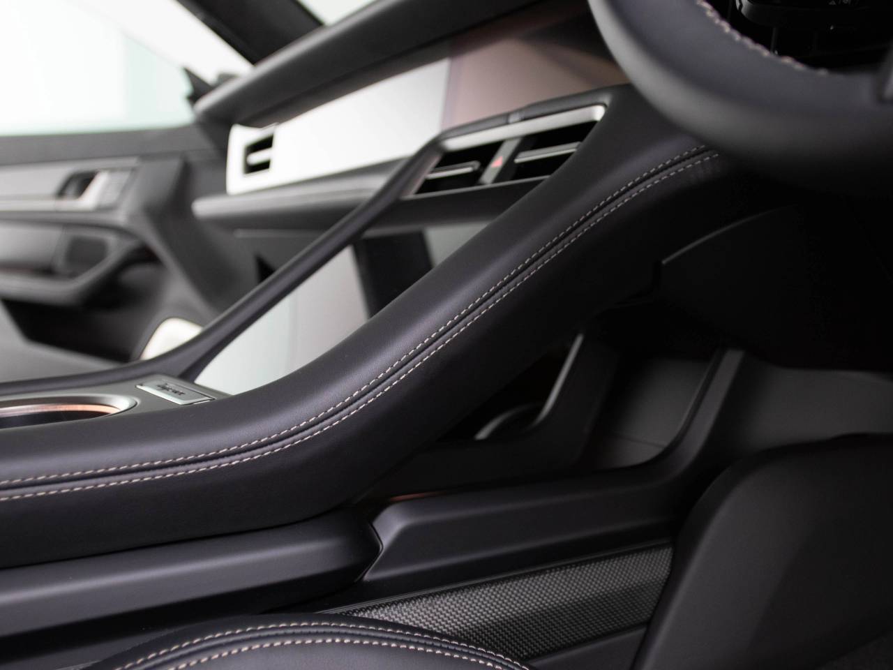 Taycan TURBO S image 45