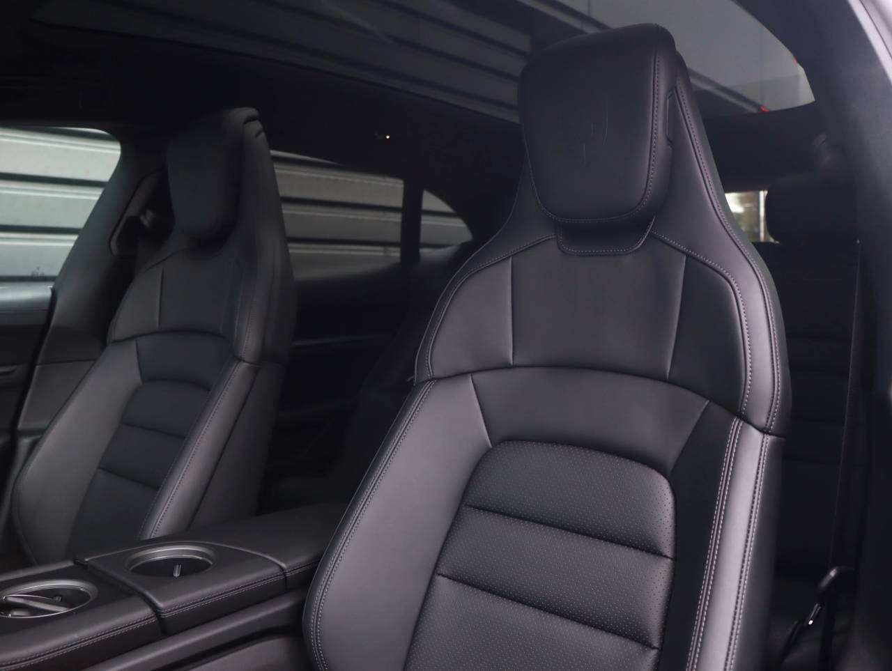 Taycan 4S CROSS TURISMO (38) image 32