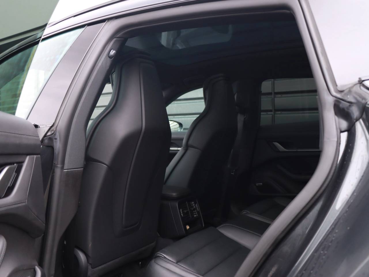 Taycan 4S CROSS TURISMO (38) image 31