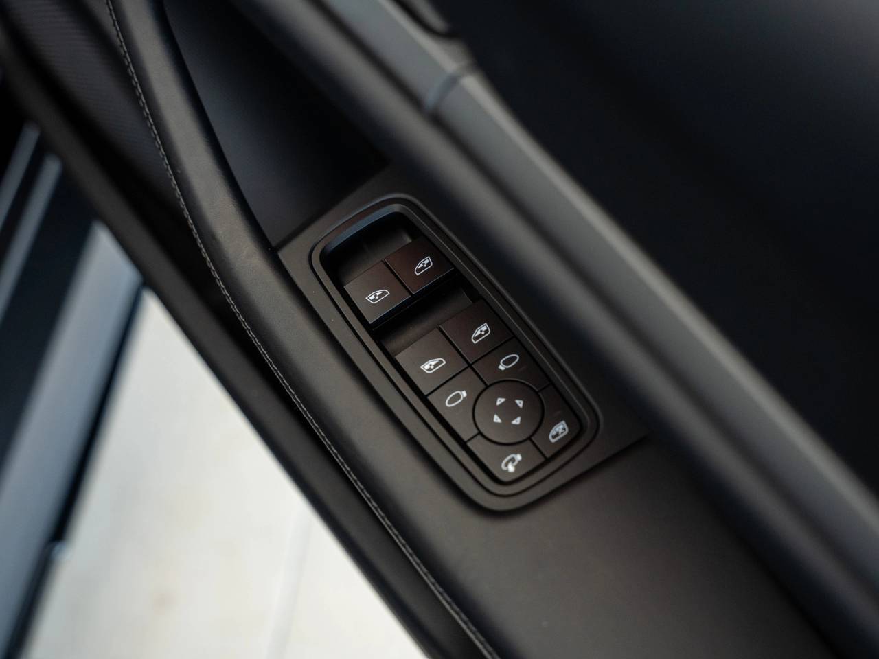 Taycan 4S CROSS TURISMO (7) image 38