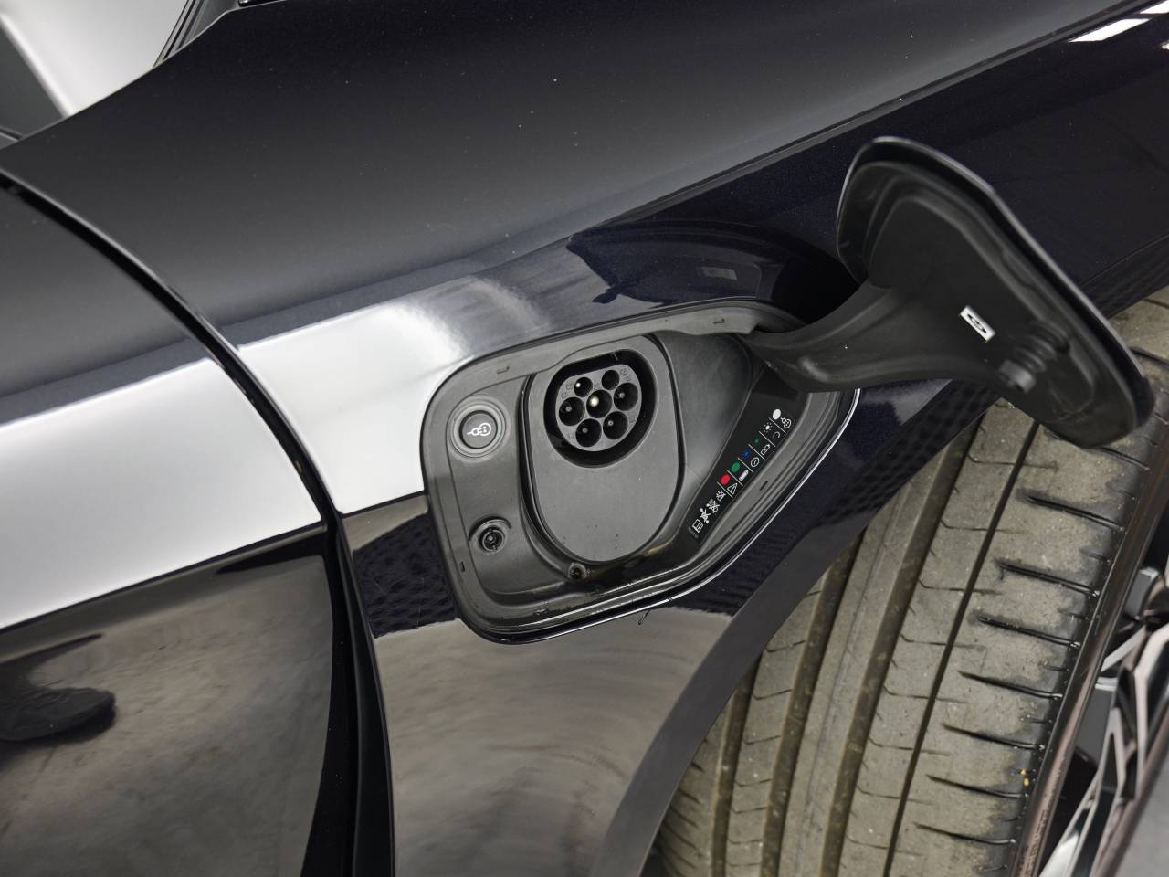 Taycan TURBO 93KWH (11) image 14