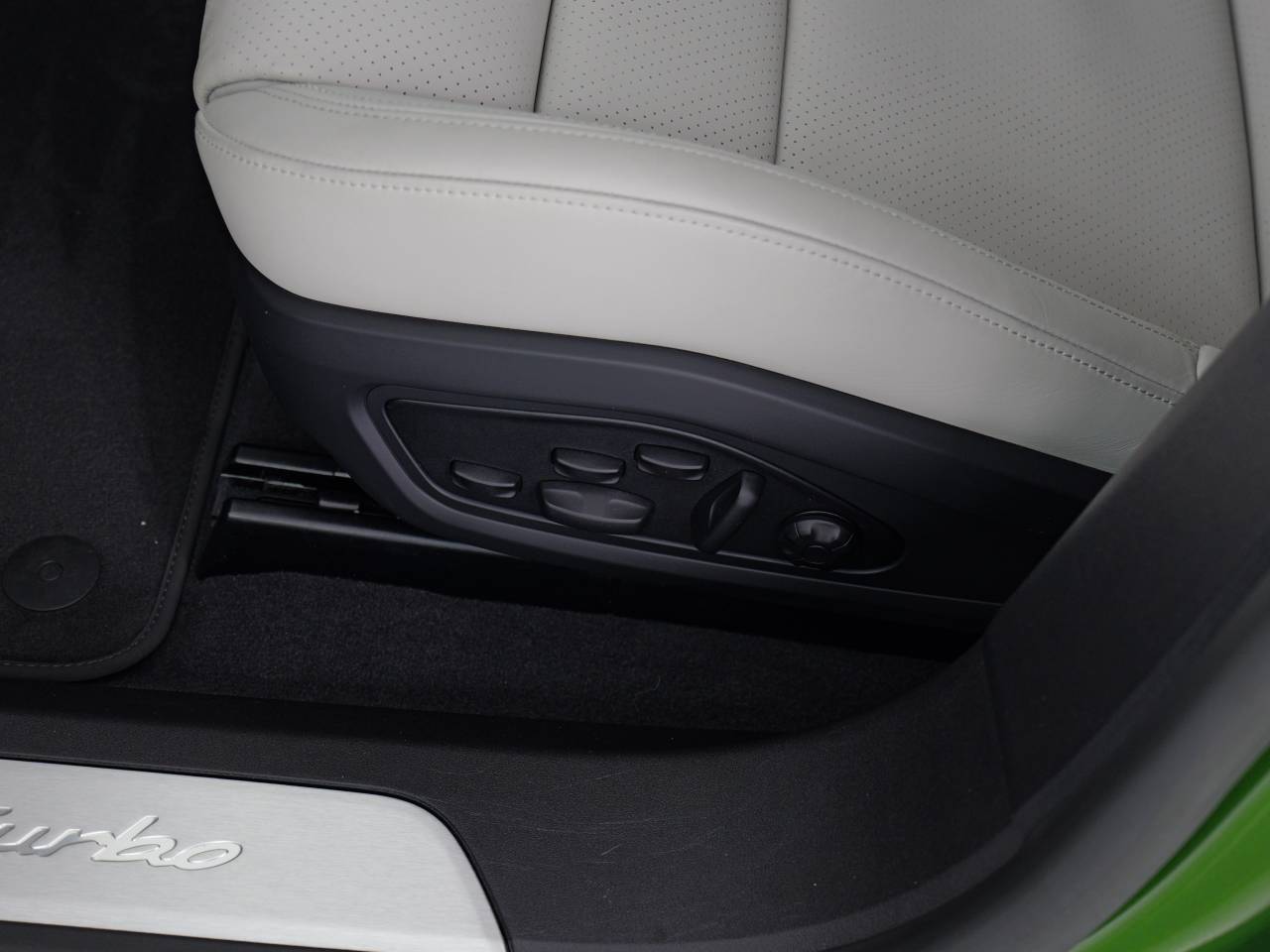 Taycan TURBO CROSS TURISMO (8) image 36