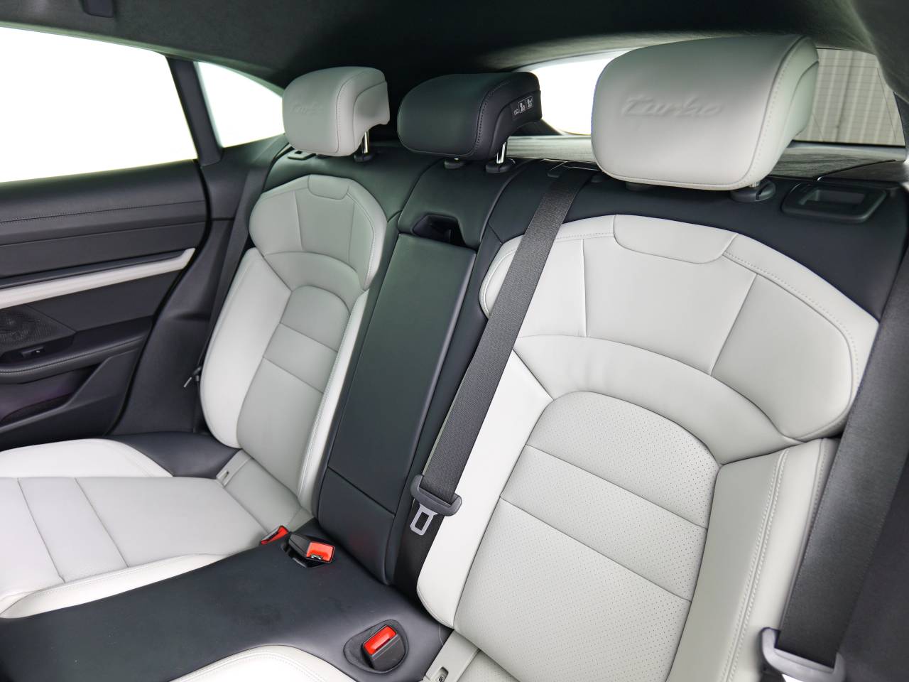Taycan TURBO CROSS TURISMO (8) image 19