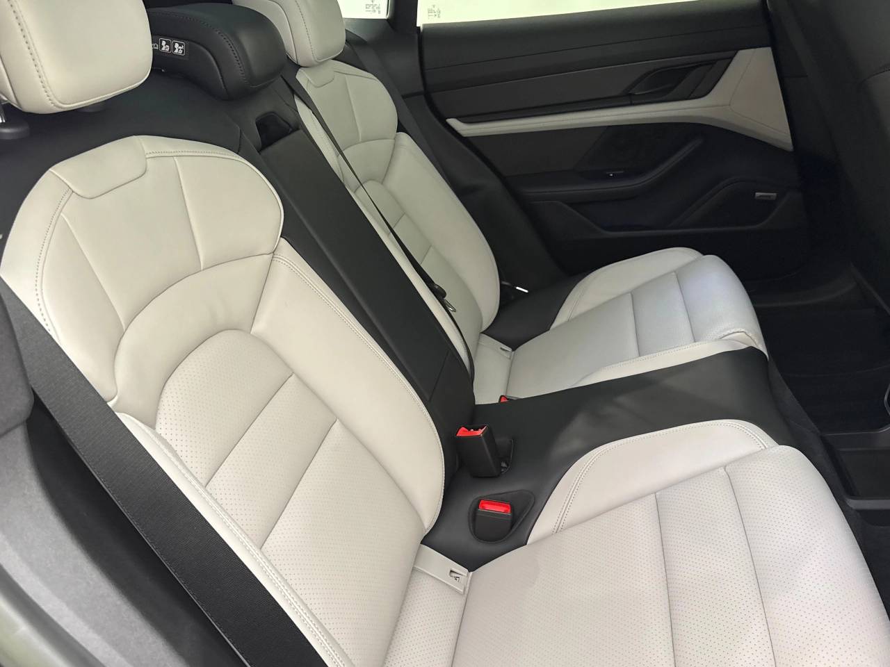 Taycan 4S SPORT TURISMO (14) image 31