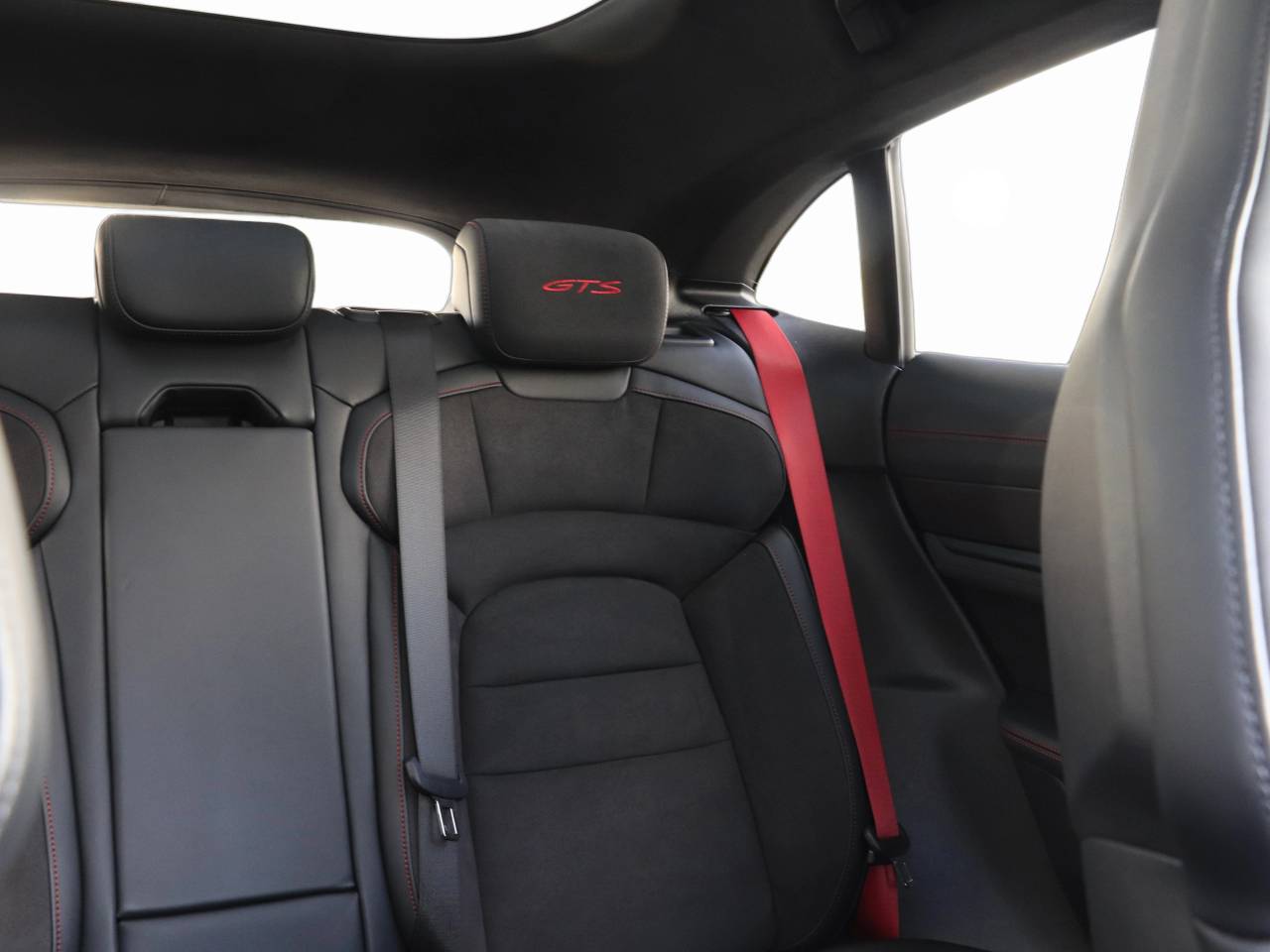 Taycan GTS SPORT TURISMO (12) image 31