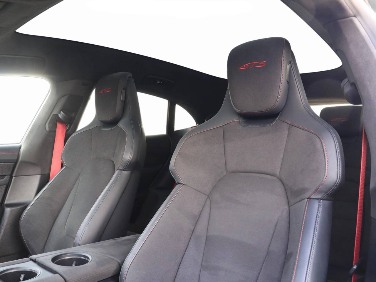 Taycan GTS SPORT TURISMO (12) image 15