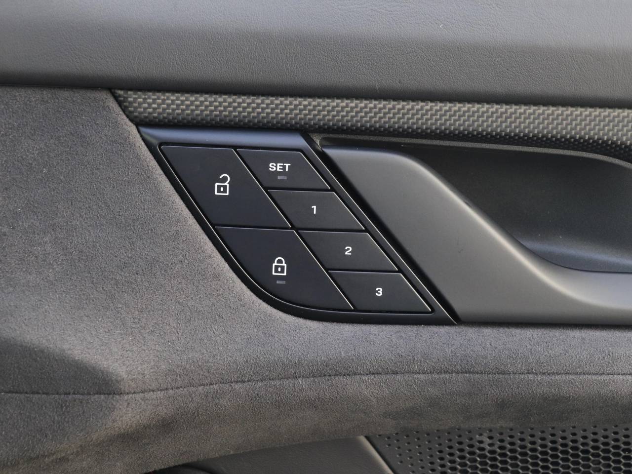 Taycan GTS SPORT TURISMO (12) image 19