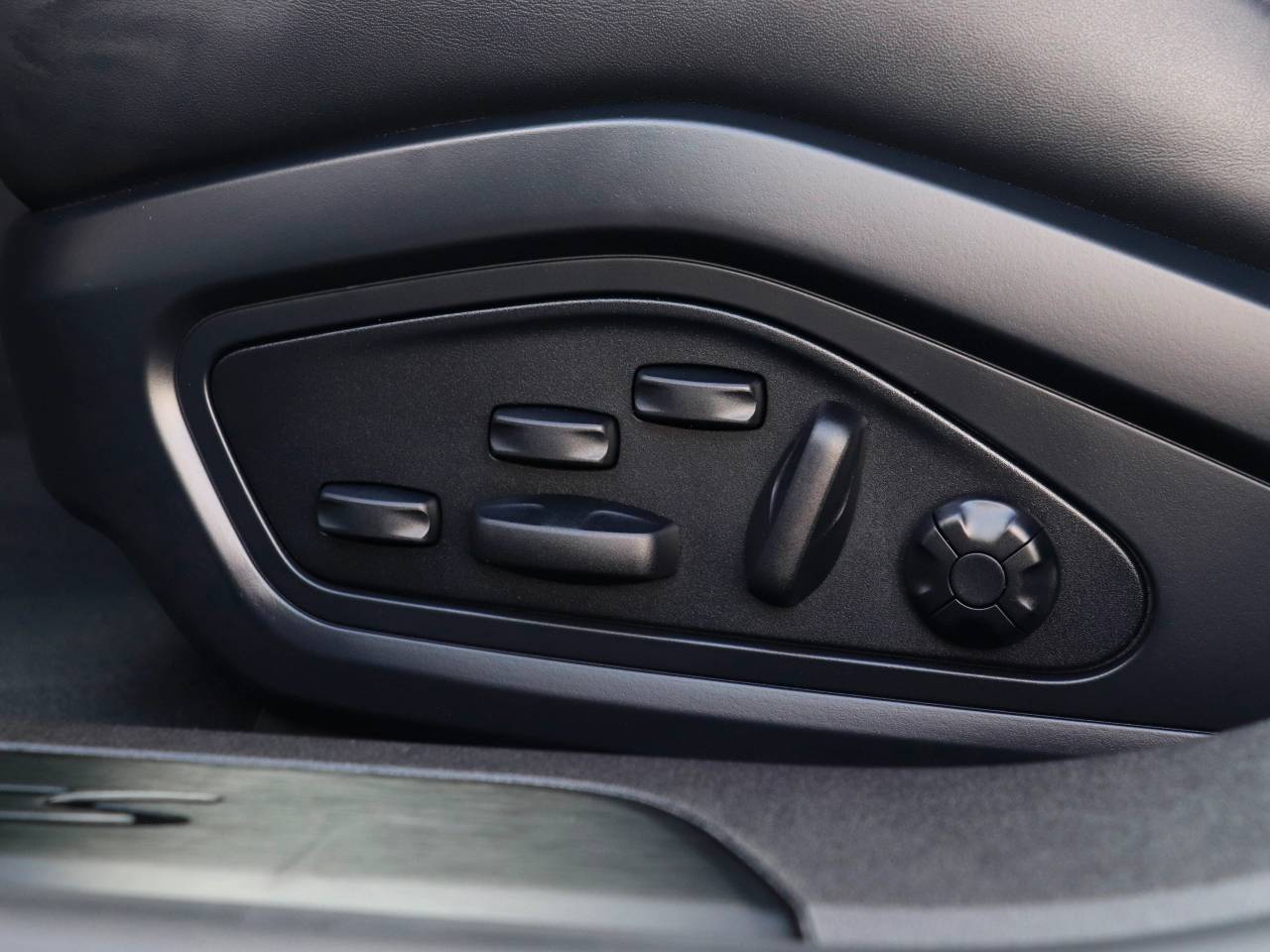 Taycan GTS SPORT TURISMO (12) image 17