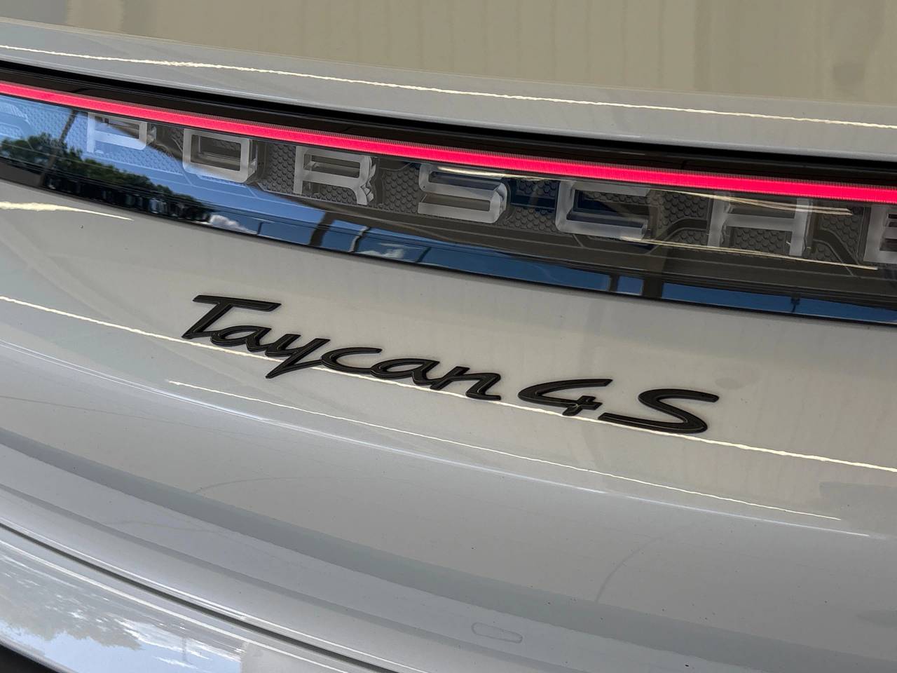 Taycan 4S (4) image 15