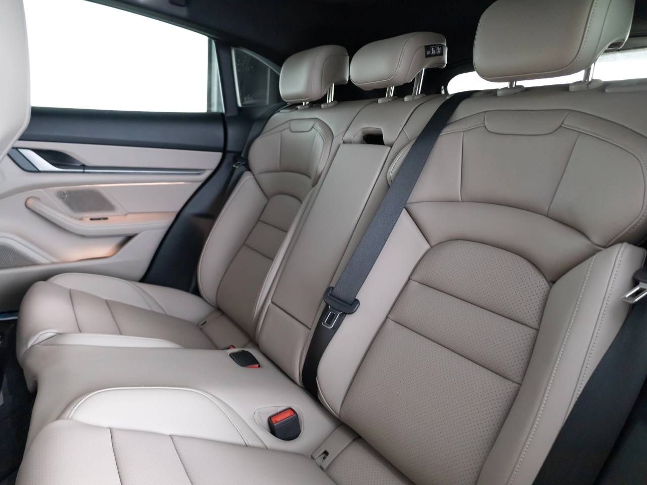 Taycan BASE SPORT TURISMO image 16