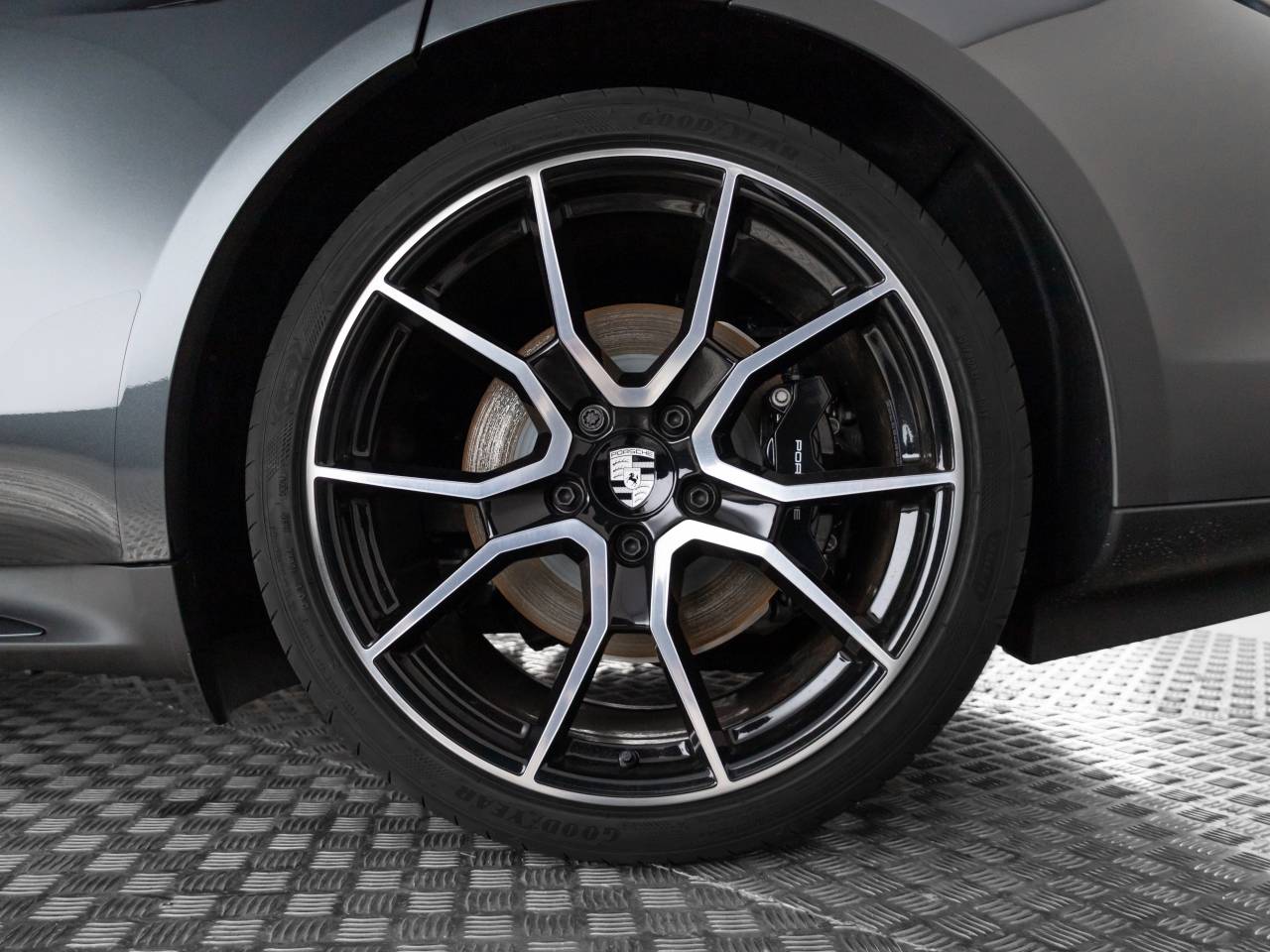 Taycan BASE SPORT TURISMO image 35