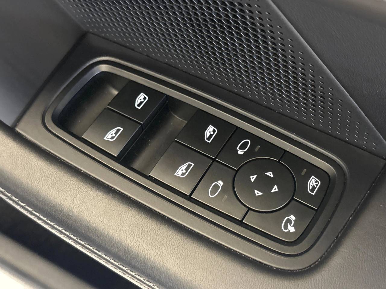 Taycan 4S (93KWH) (18) image 33
