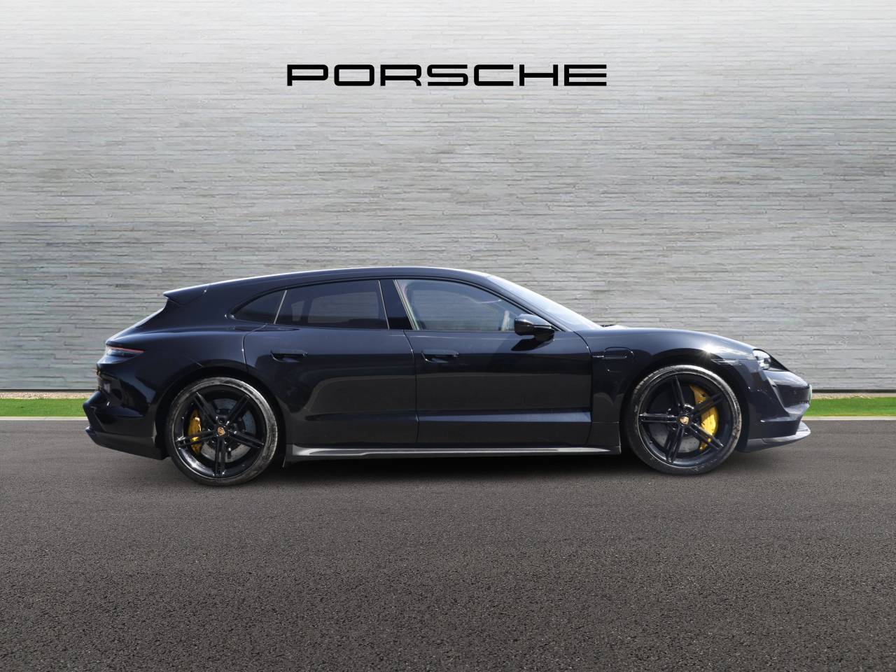 Taycan TURBO S SPORT TURISMO image 02