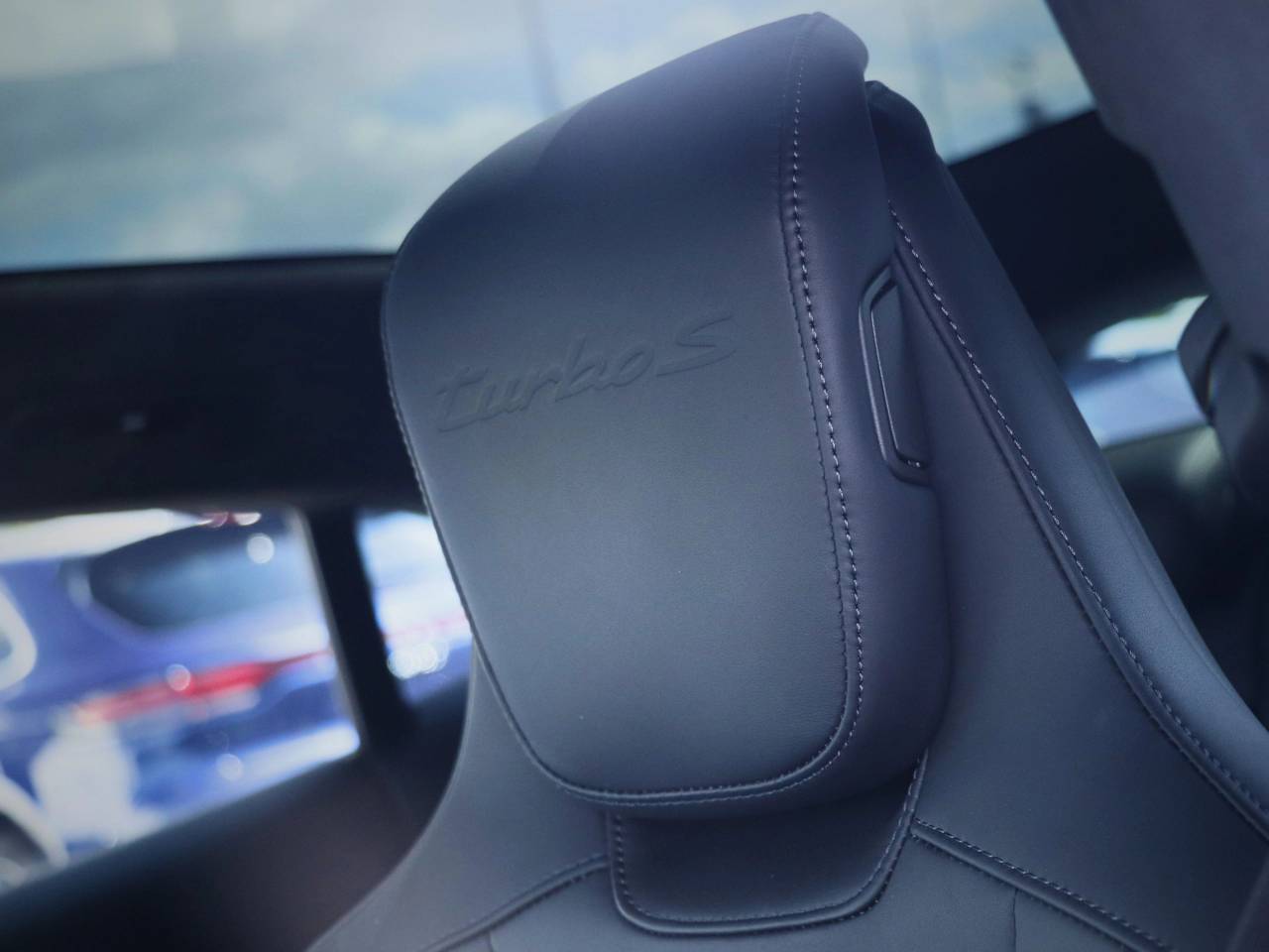 Taycan TURBO S SPORT TURISMO image 05