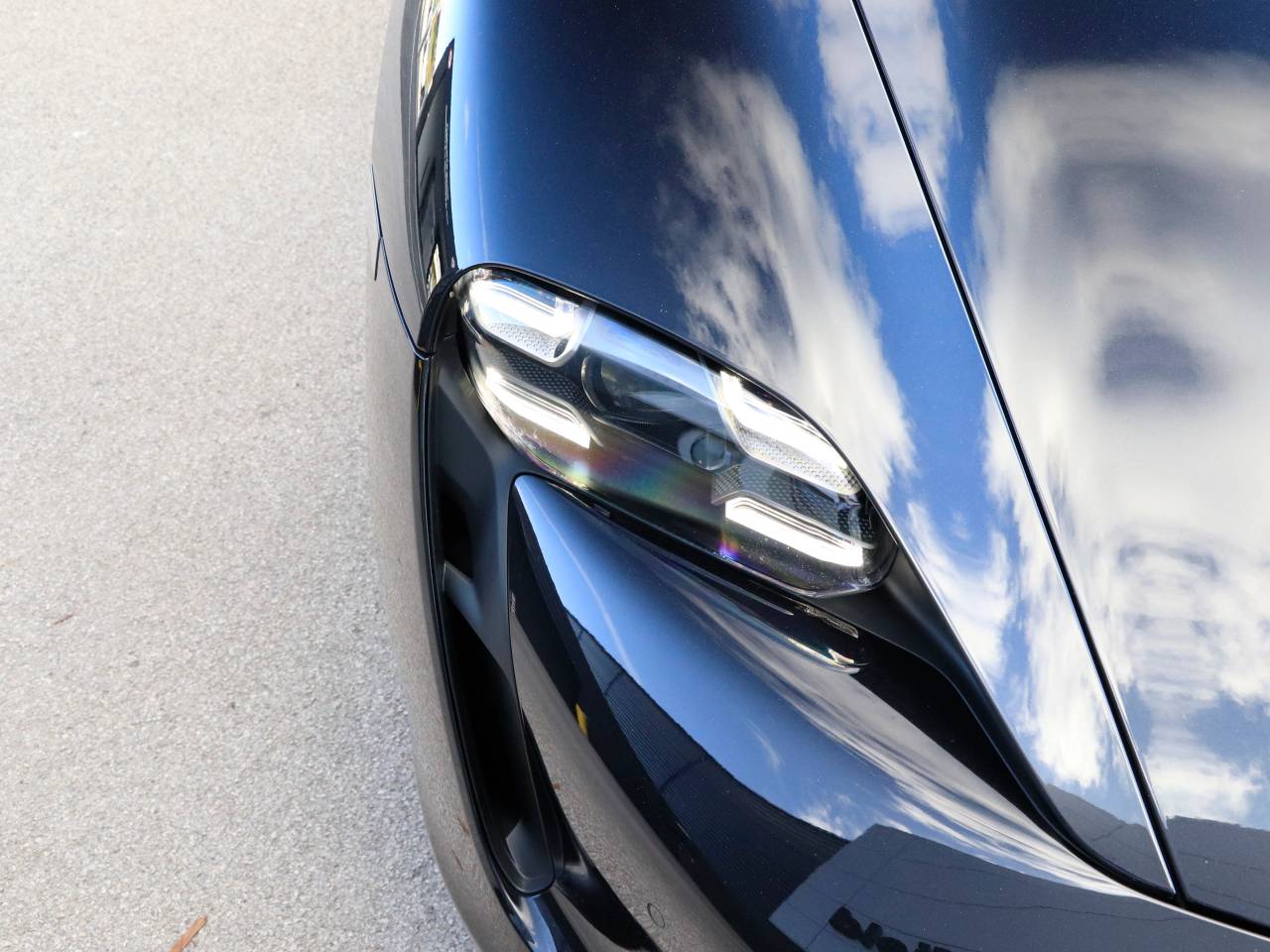 Taycan TURBO S SPORT TURISMO image 09