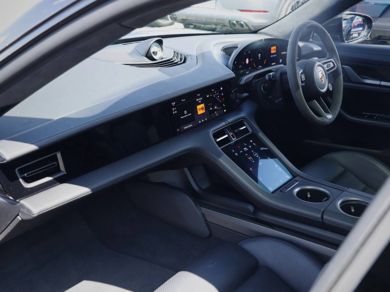 Taycan TURBO S SPORT TURISMO image 24