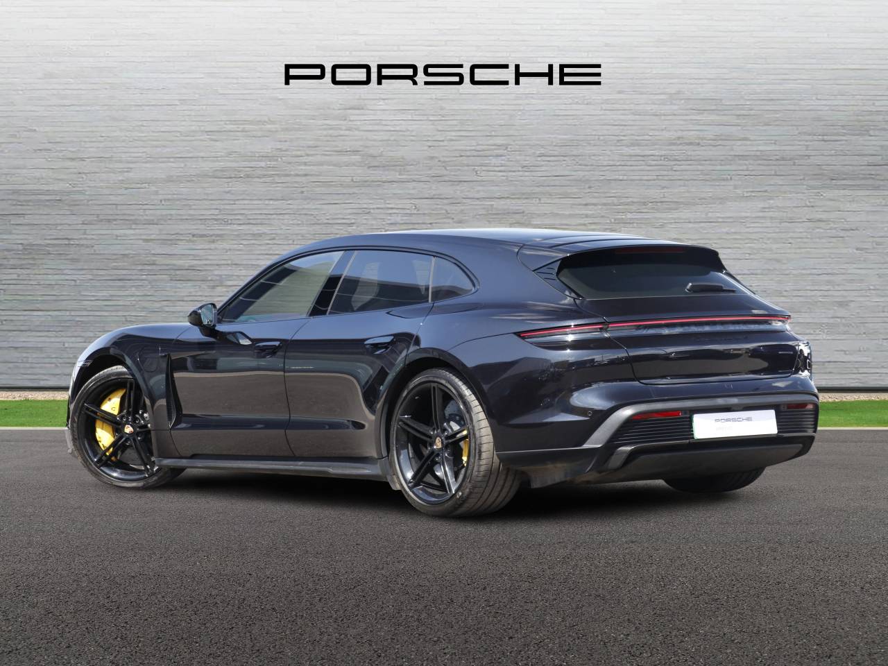 Taycan TURBO S SPORT TURISMO image 03
