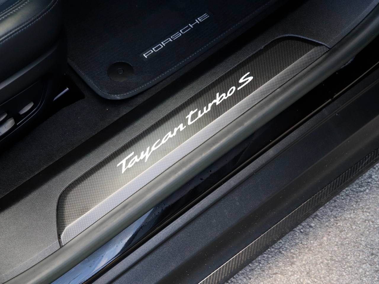 Taycan TURBO S SPORT TURISMO image 18
