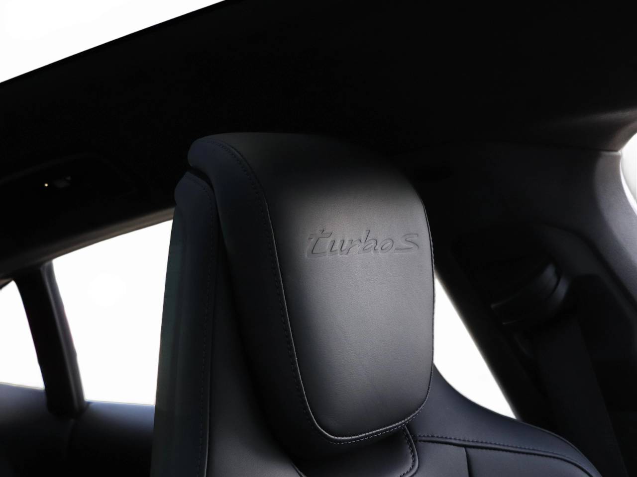 Taycan TURBO S SPORT TURISMO image 35