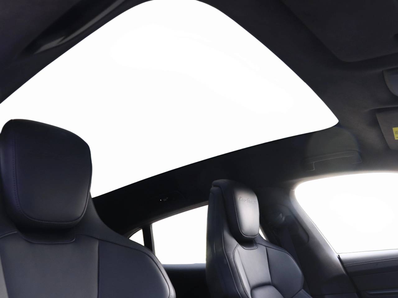 Taycan TURBO S SPORT TURISMO image 15