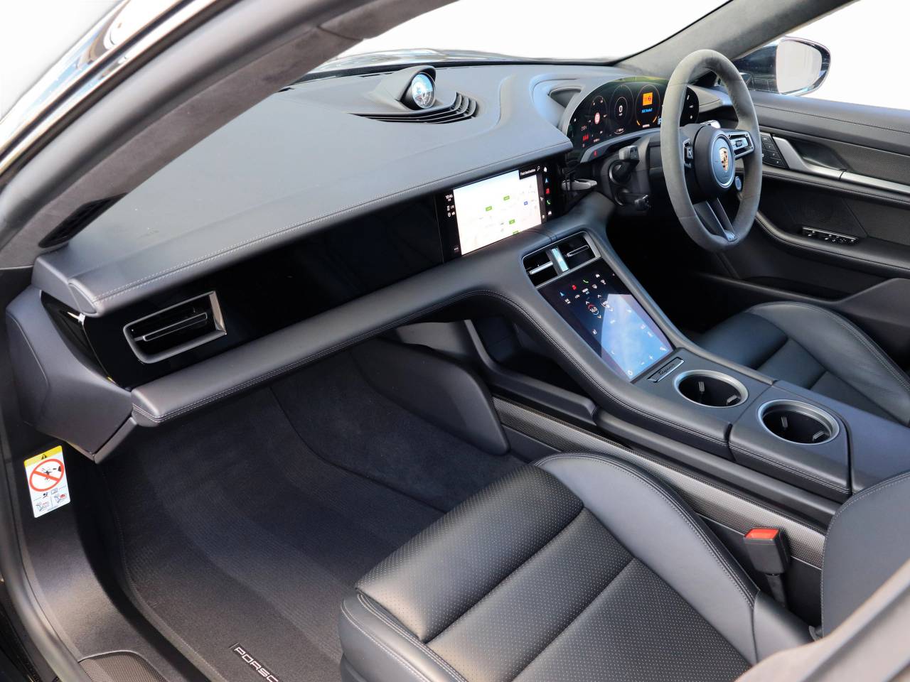 Taycan TURBO S SPORT TURISMO image 04