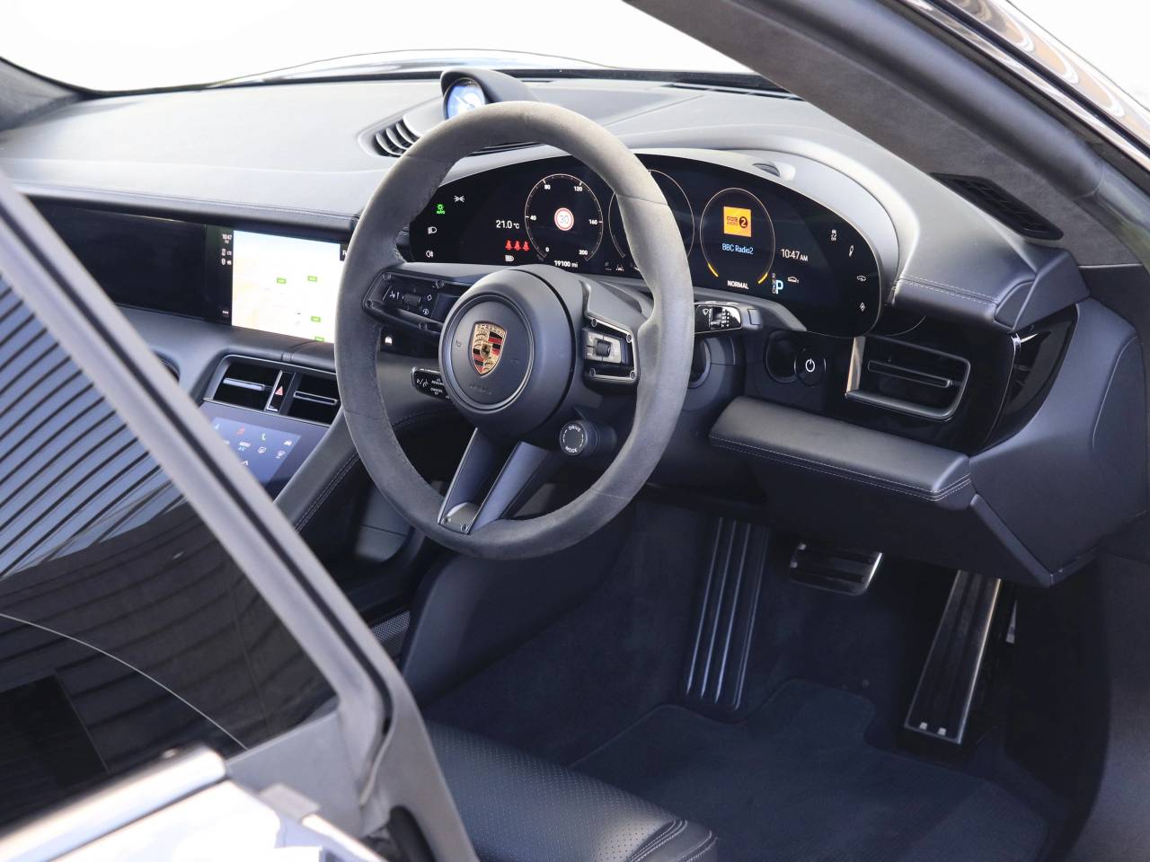 Taycan TURBO S SPORT TURISMO image 05
