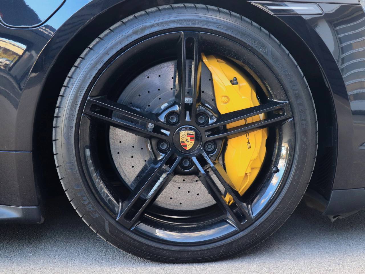 Taycan TURBO S SPORT TURISMO image 03