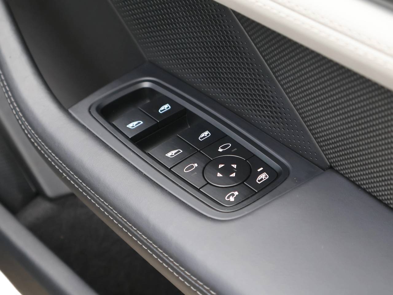 Taycan TURBO S SPORT TURISMO image 28
