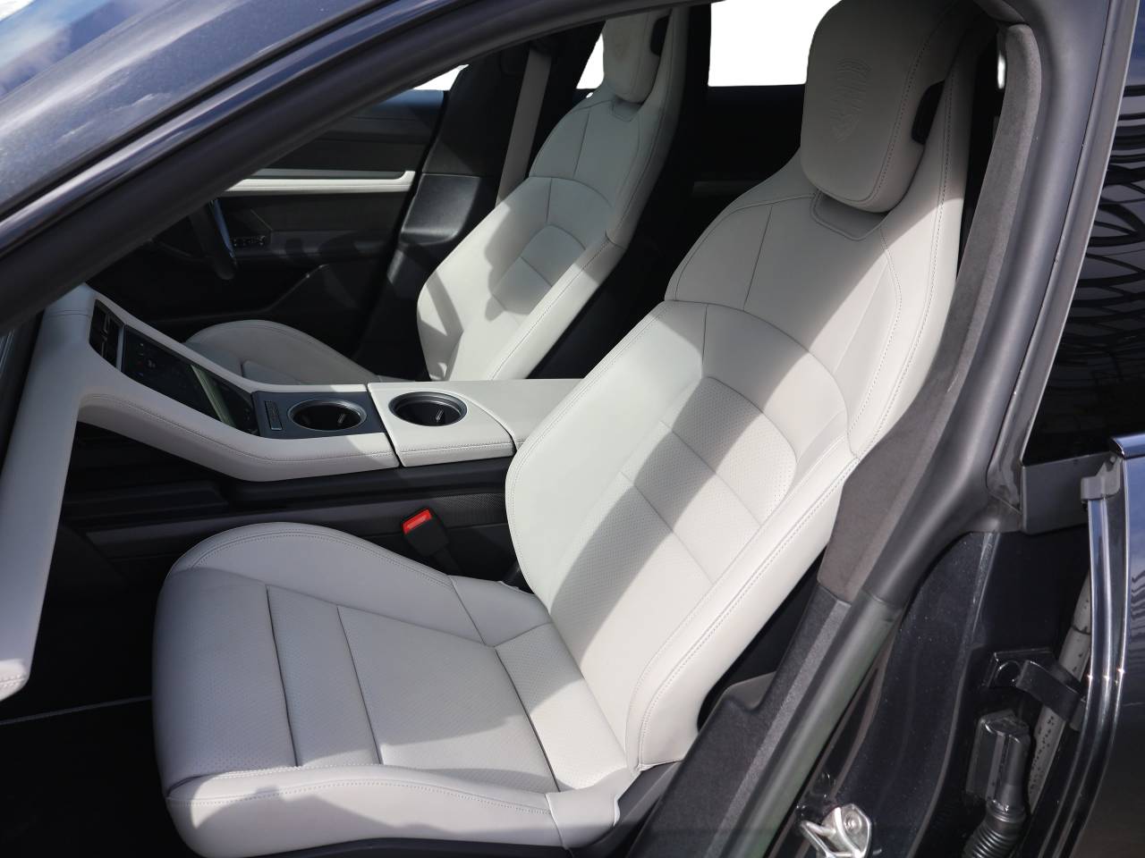 Taycan TURBO S SPORT TURISMO image 05