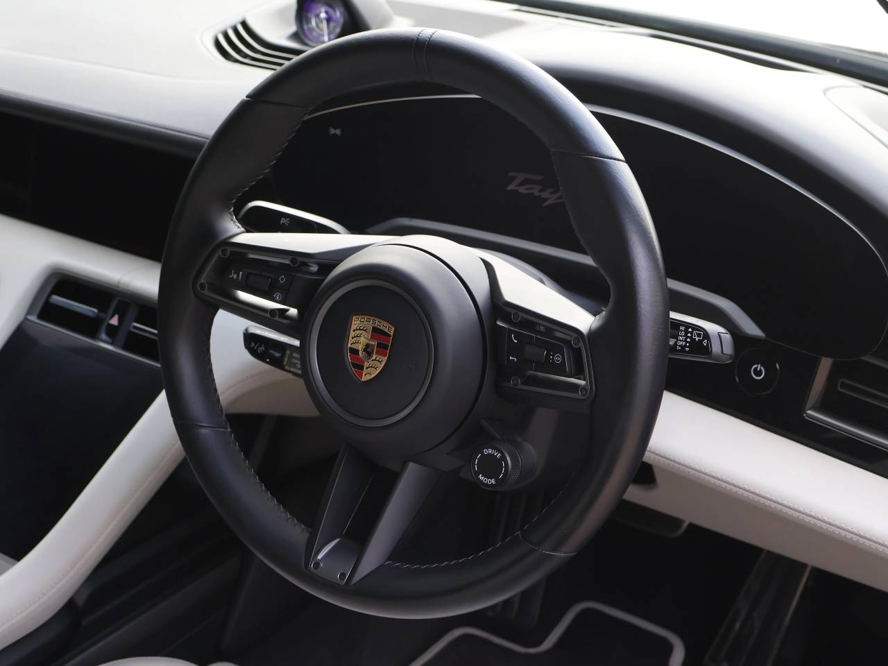 Taycan TURBO S SPORT TURISMO image 20