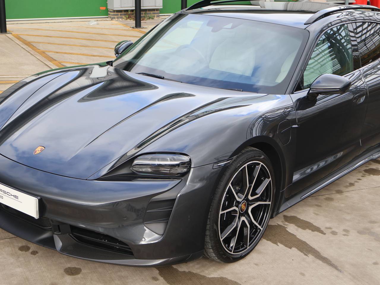 Taycan TURBO S SPORT TURISMO image 09