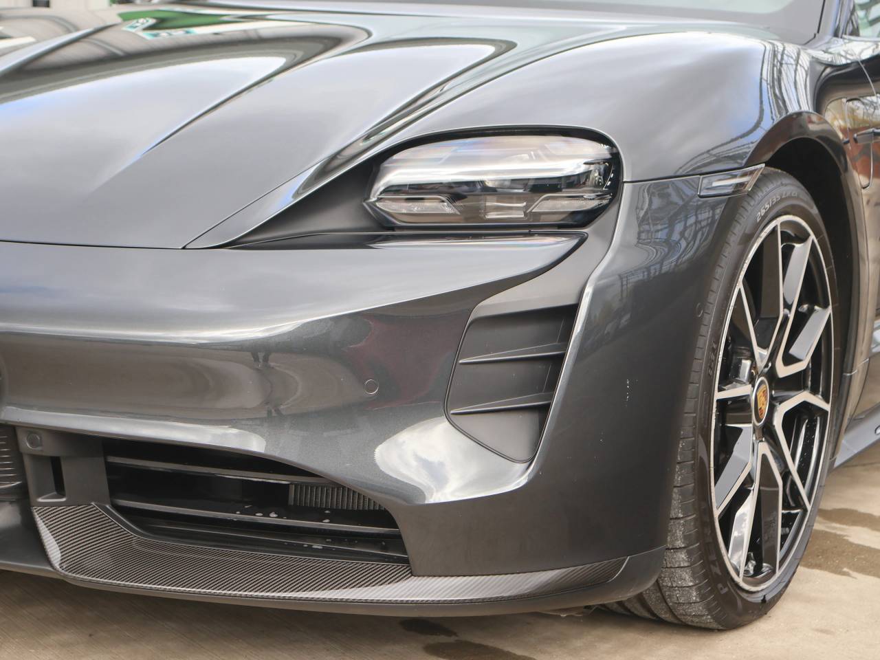 Taycan TURBO S SPORT TURISMO image 10