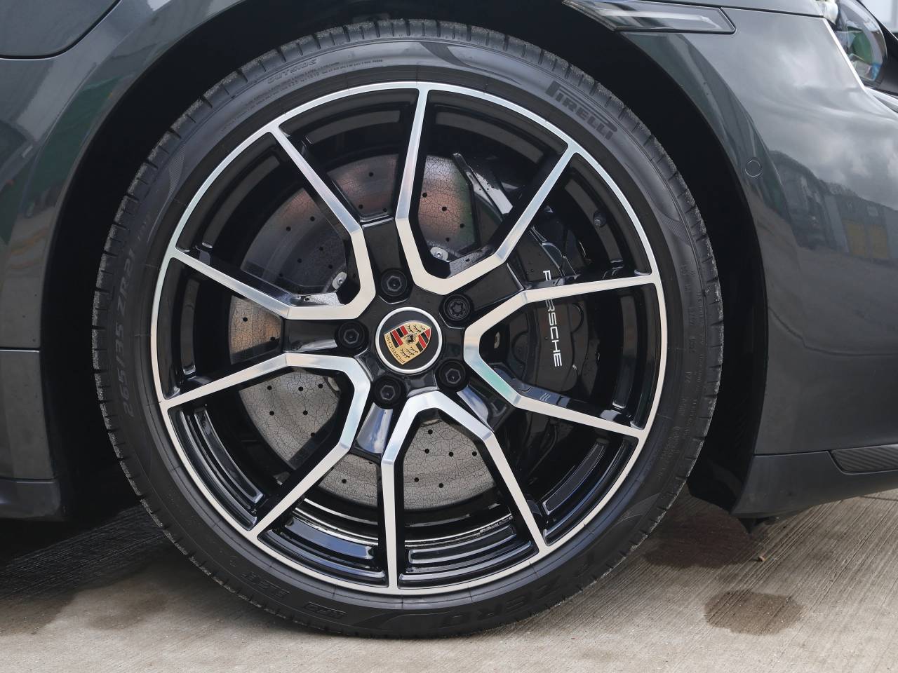 Taycan TURBO S SPORT TURISMO image 08