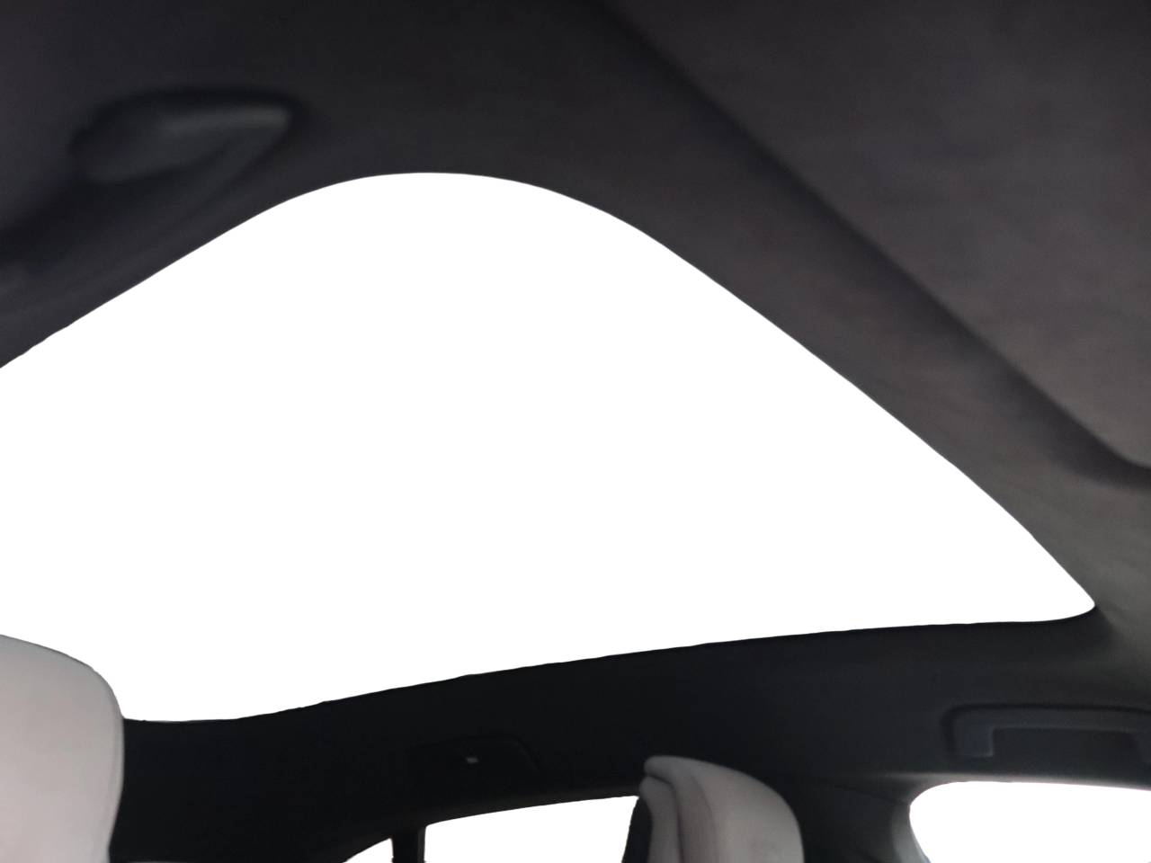 Taycan TURBO S SPORT TURISMO image 18
