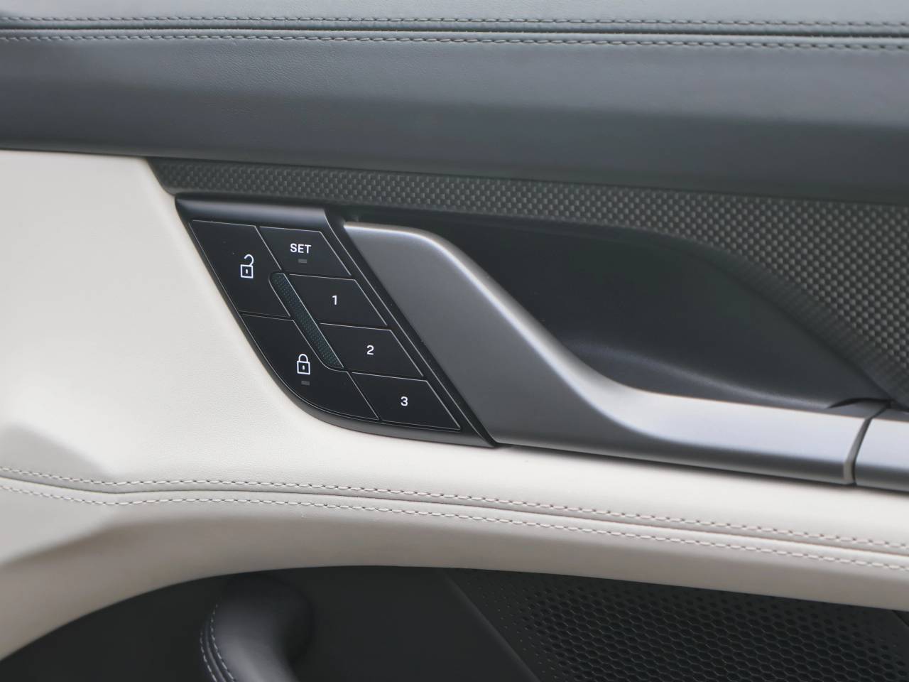 Taycan TURBO S SPORT TURISMO image 27